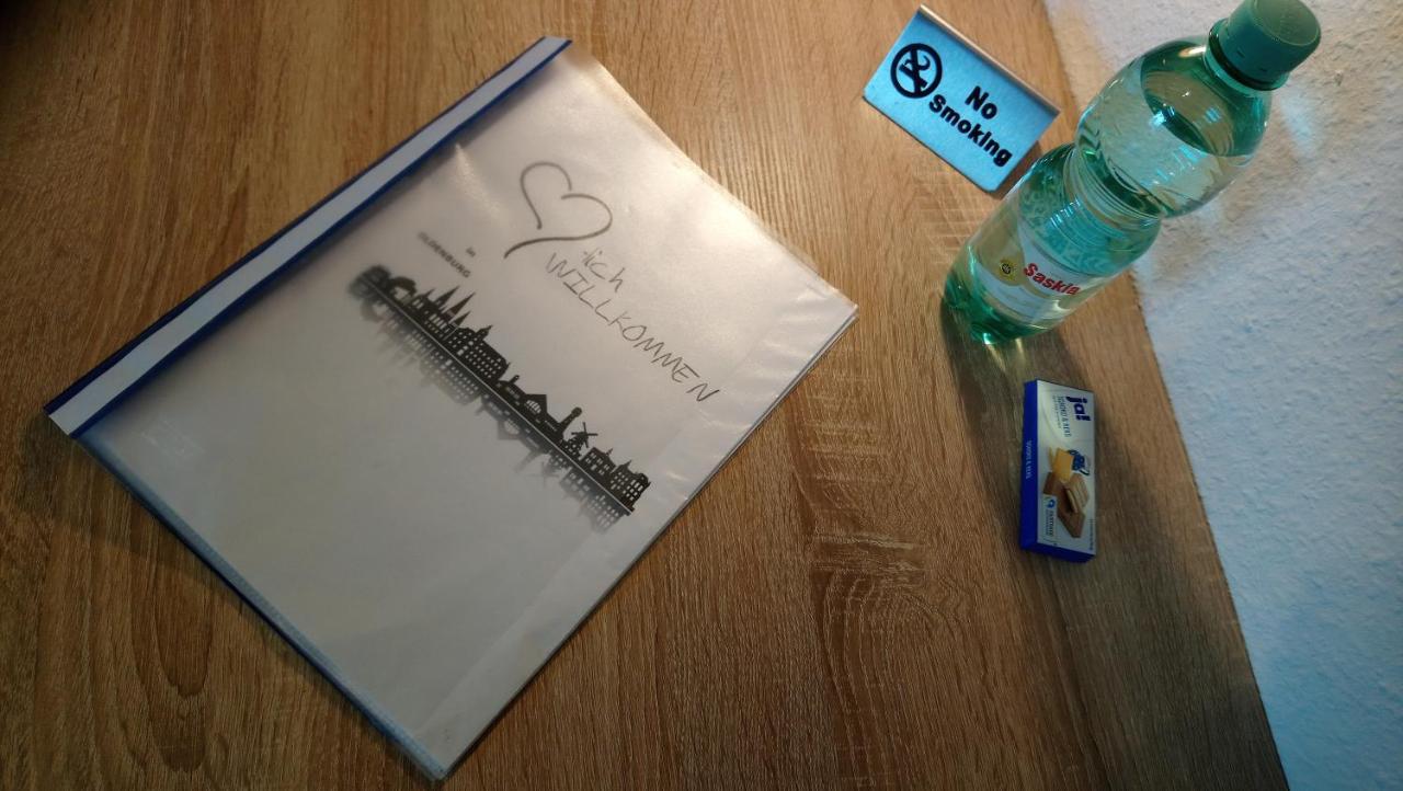 Privates Einzelzimmer Bei Der Weser-Ems-Halle Oldenbourg Extérieur photo